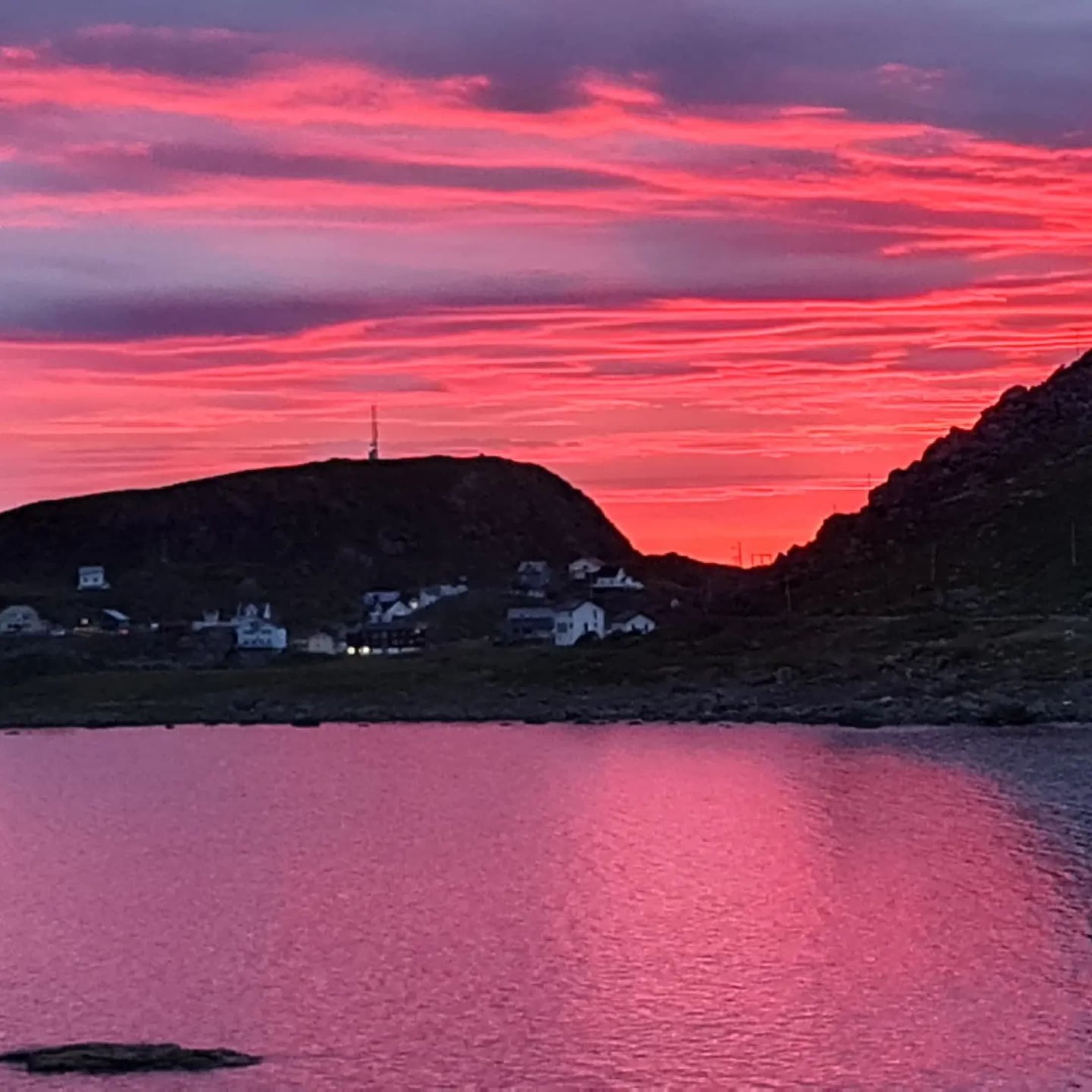 Nyksund i kveldslys